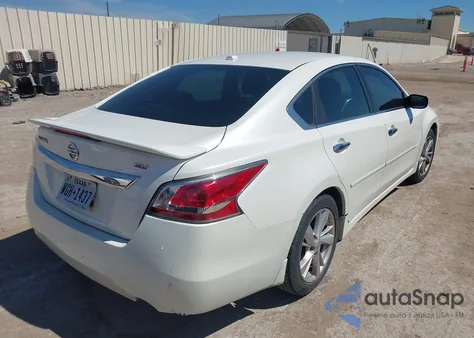 2015 Nissan Altima 2.5 Sv z USA, uszkodzony, nr VIN 1N4AL3AP2FC105693